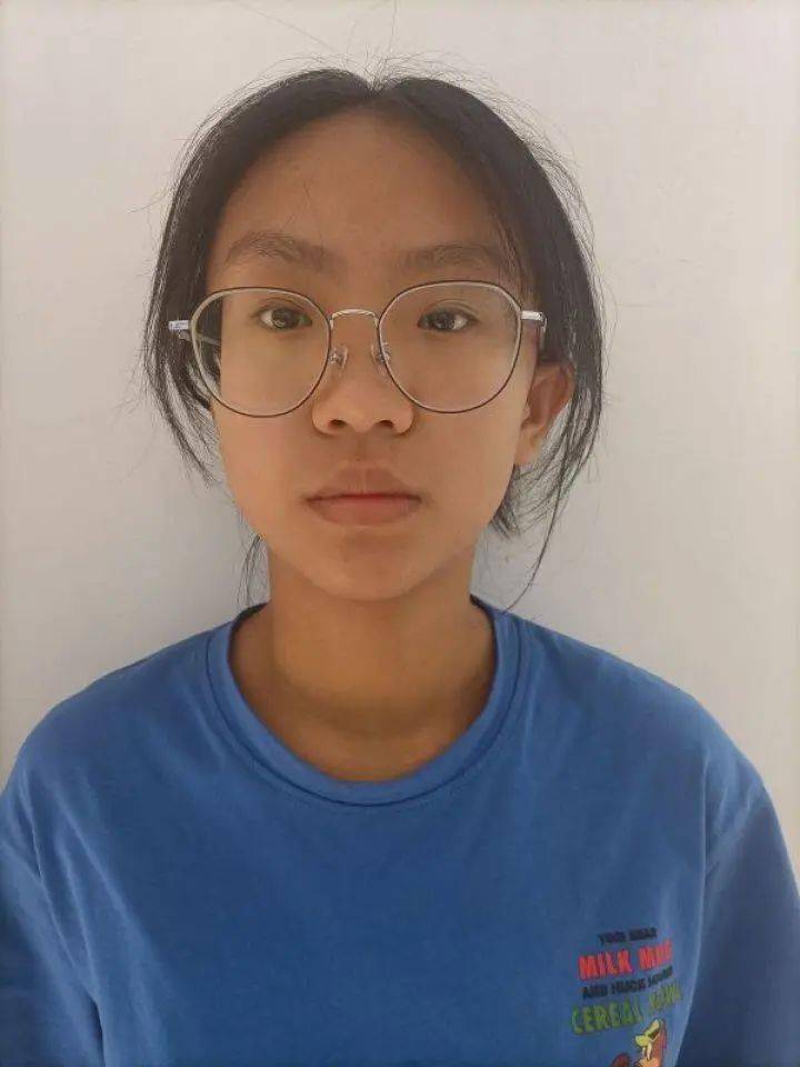 张钰晗,女,汉族,2008年7月出生,宣威市板桥街道第二中学八年级学生.