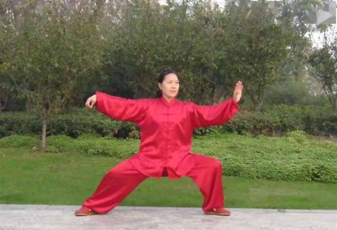 真正的太极拳与太极操是有本质的区别！_动作_运动_骨骼