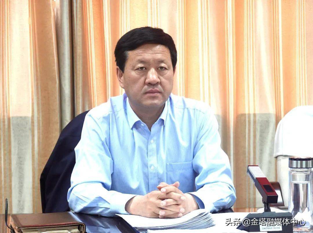 4月29日,金塔县委副书记,县长杜新红主持召开十九届县政府第10次