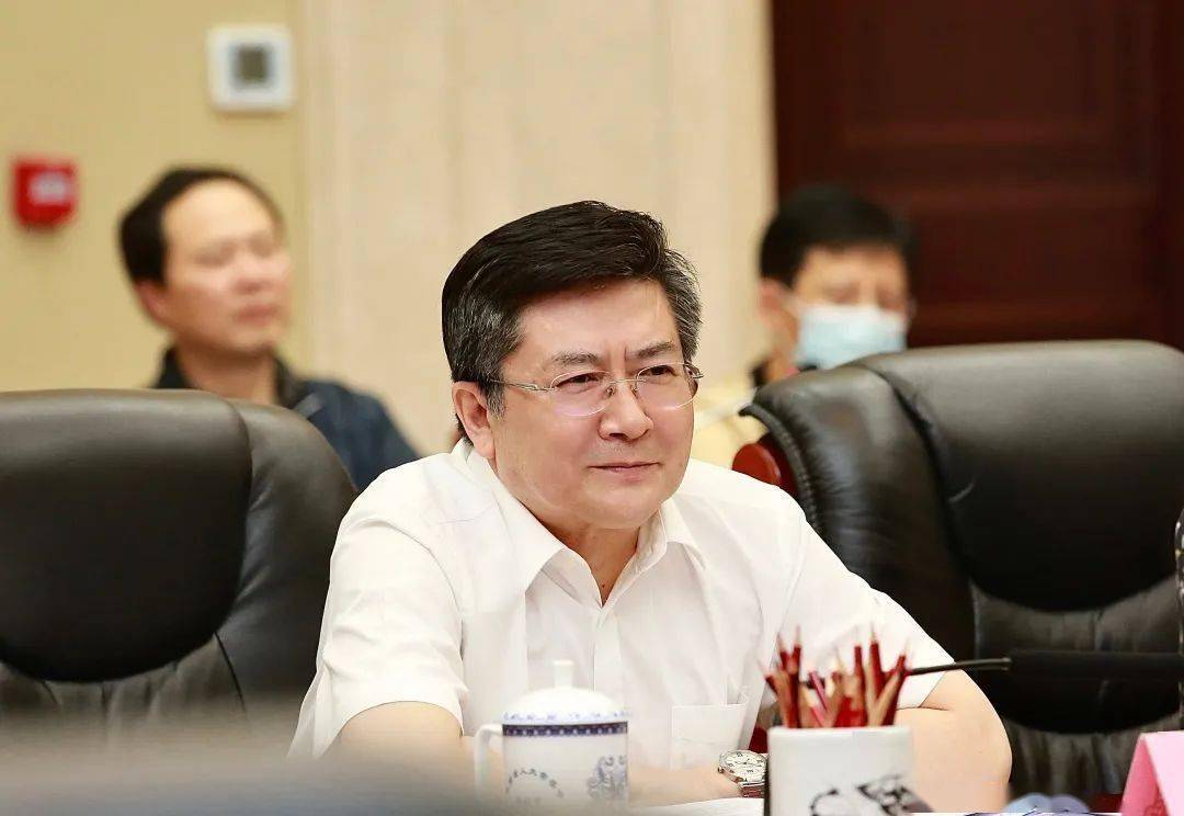 胡世忠主持召开立法商议会听取关于加强检察公益诉讼工作的决定草案