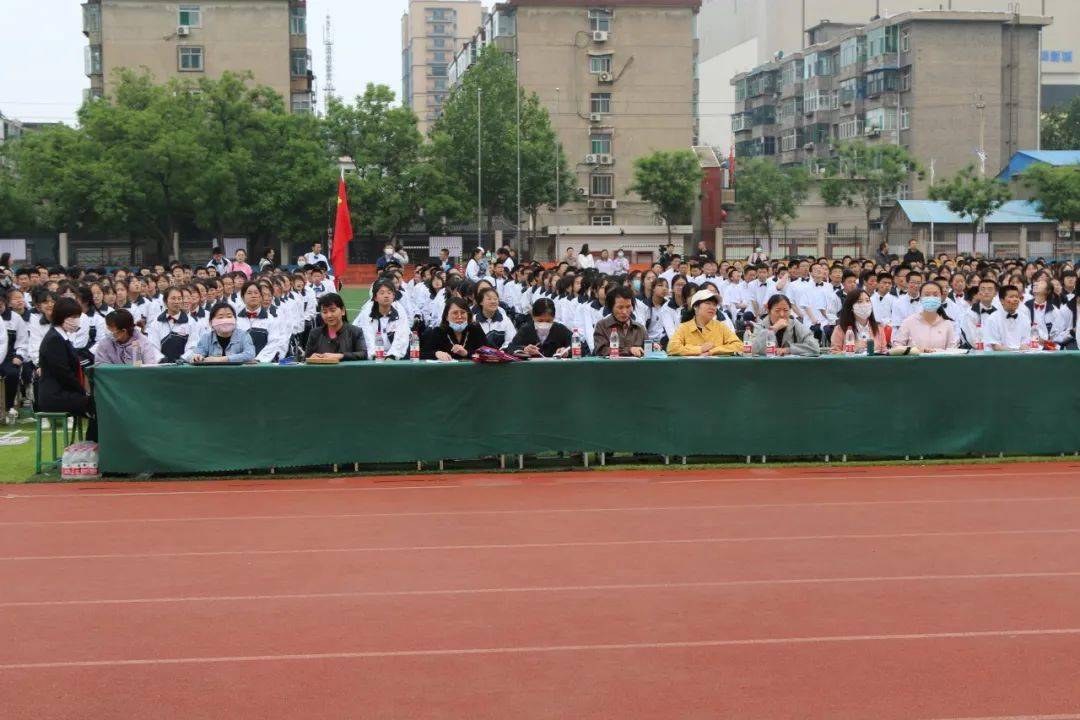 临汾三中举行第十六届校园文化节开幕式暨中华经典诵读比赛同声齐传颂