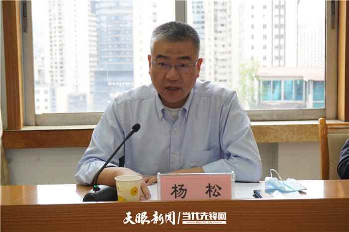 省科技厅副厅长杨松介绍,科技政策超市是一个"一站式"高度集成化的