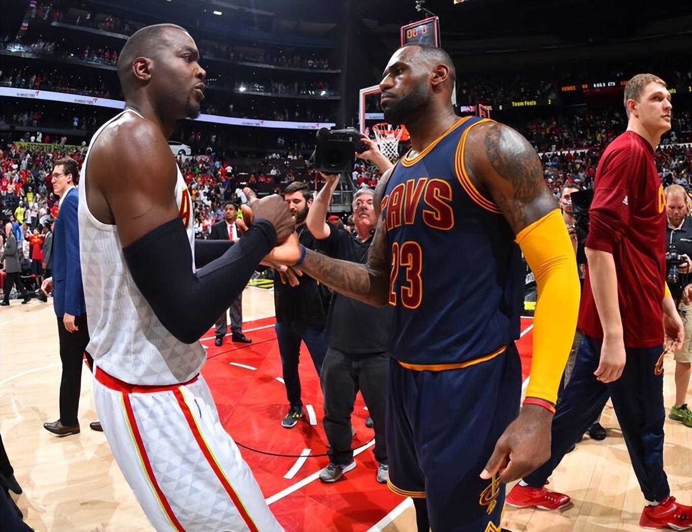 第三名:艾尔霍福德,三次被詹姆斯横扫,生涯被横扫次数:5次!