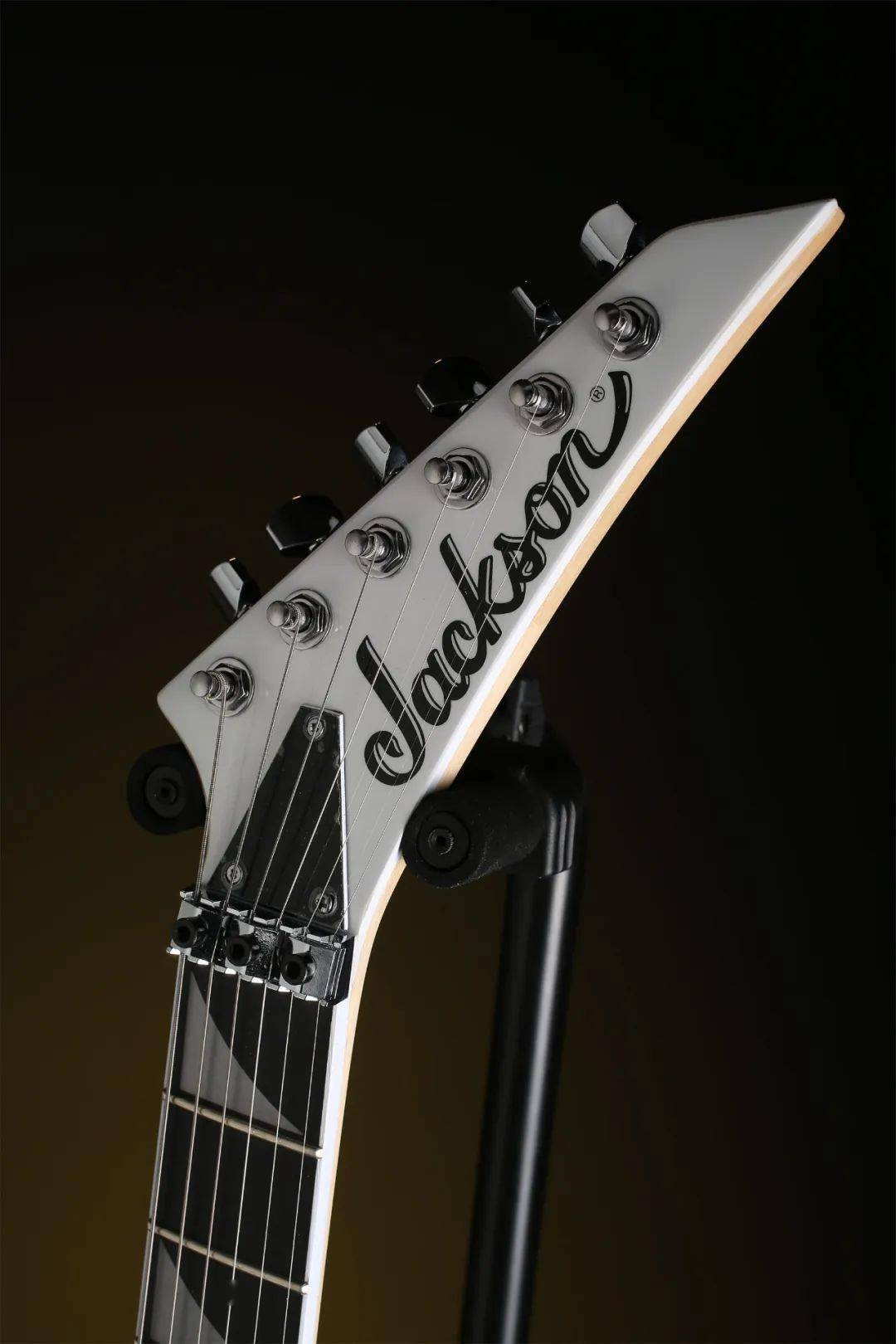 重现传奇吉他手randyrhoads的身姿jacksonpro系列rhoadsrr吉他