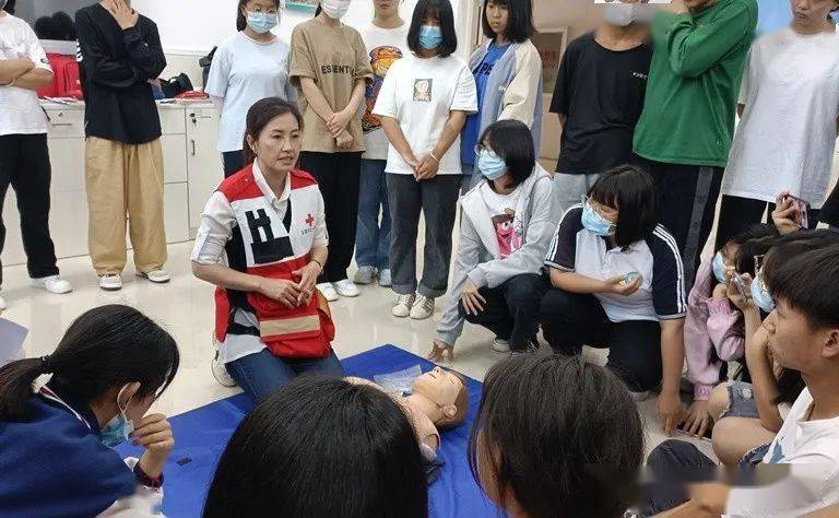 玉溪卫校开展省运会志愿者急救培训
