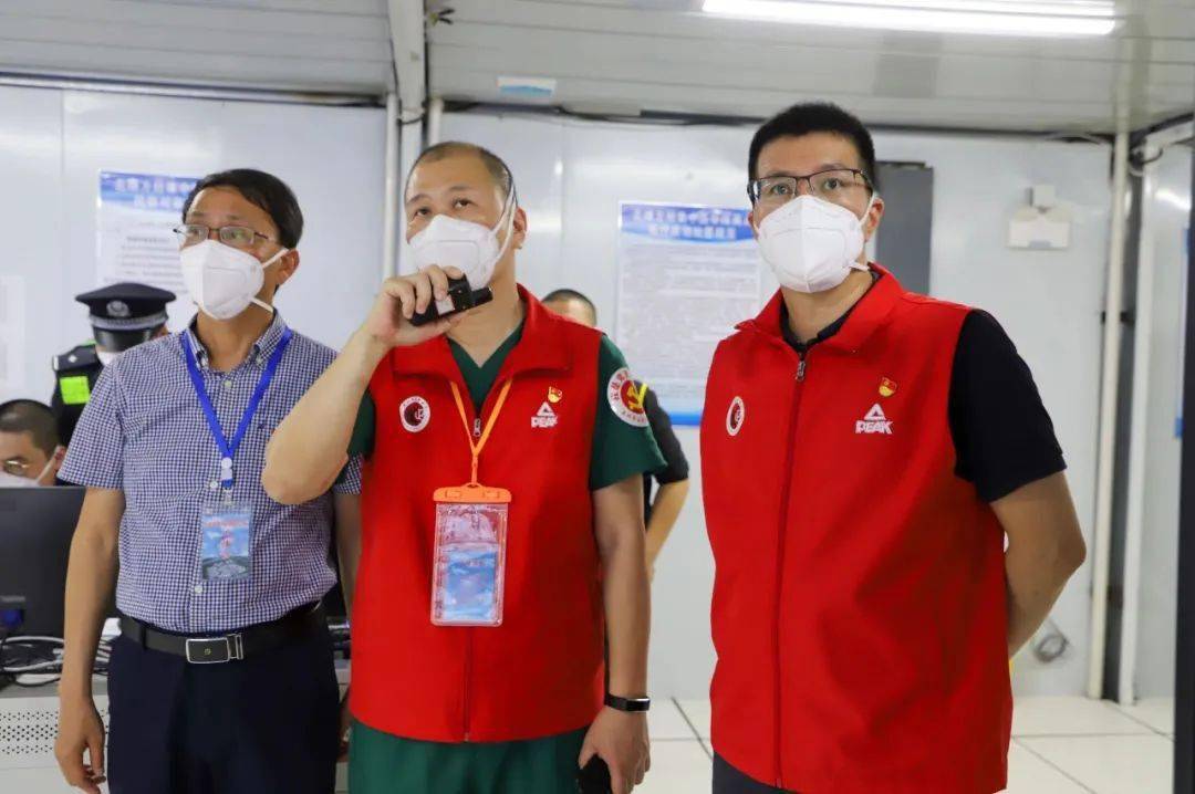 当疫情得到控制后,在泉州市团市委黄华君部长的关心支持下,李炳钻还