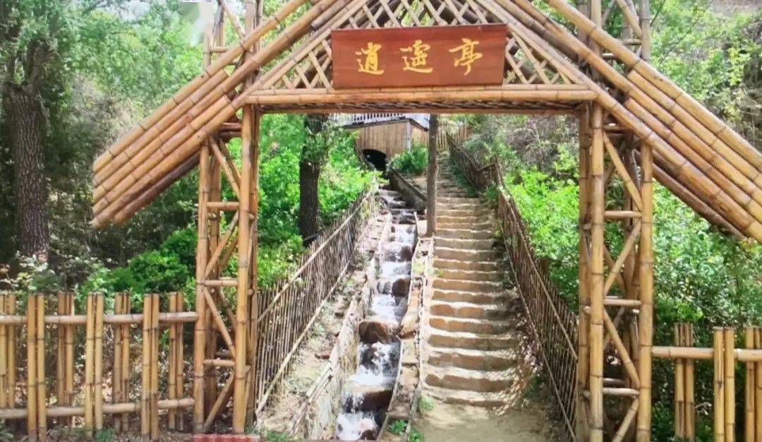 南有千岛湖,北有三水源,景区以水乡竹海,四季常绿