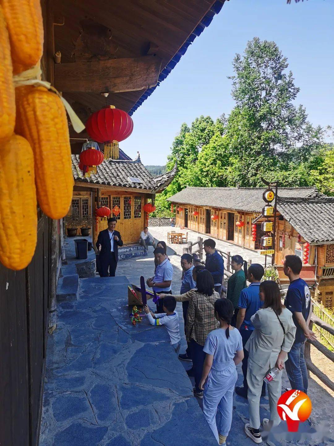 "湘西人游湘西"成主流 十八洞村迎旅游小高峰_游客_景区_主要景点