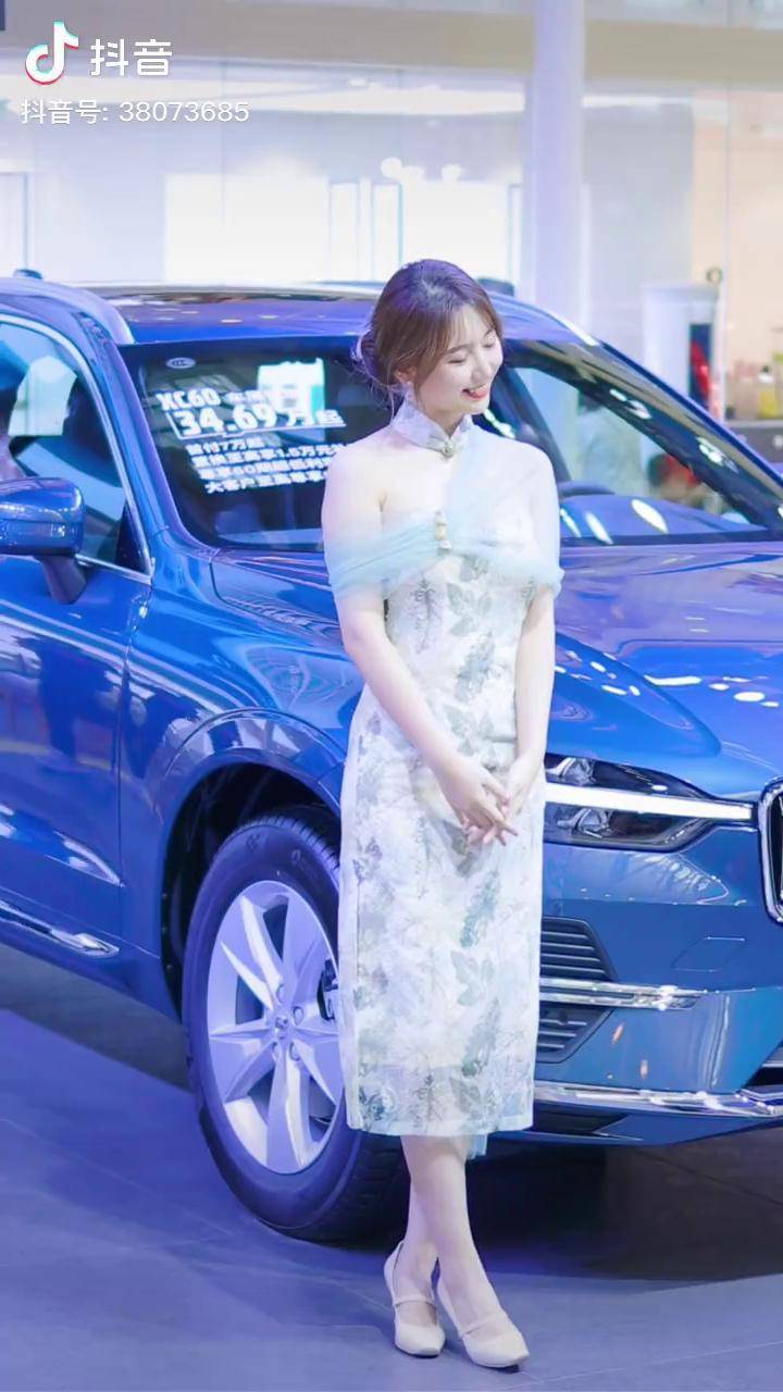 抖音纯欲天花板路人视觉你怎么办看一栗小莎子一栗小莎子出席车展一栗