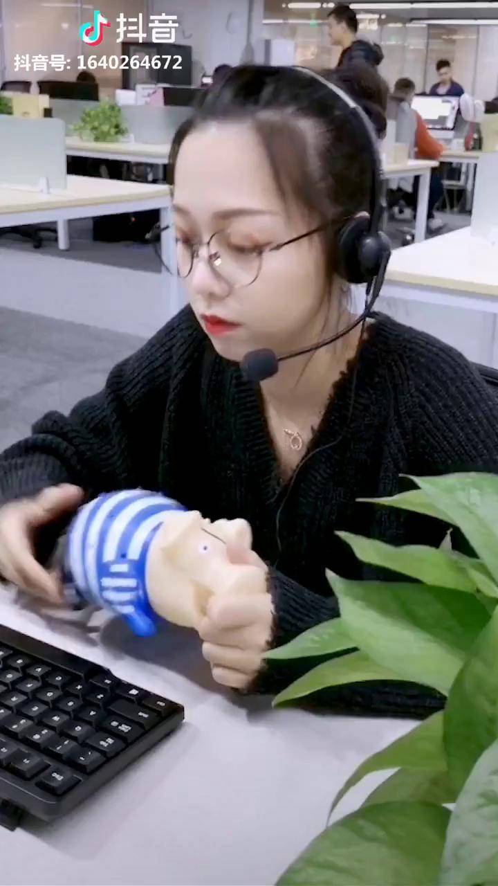 哼小样儿又双叒叕来跟我斗你依然是个弟弟我要吃年例