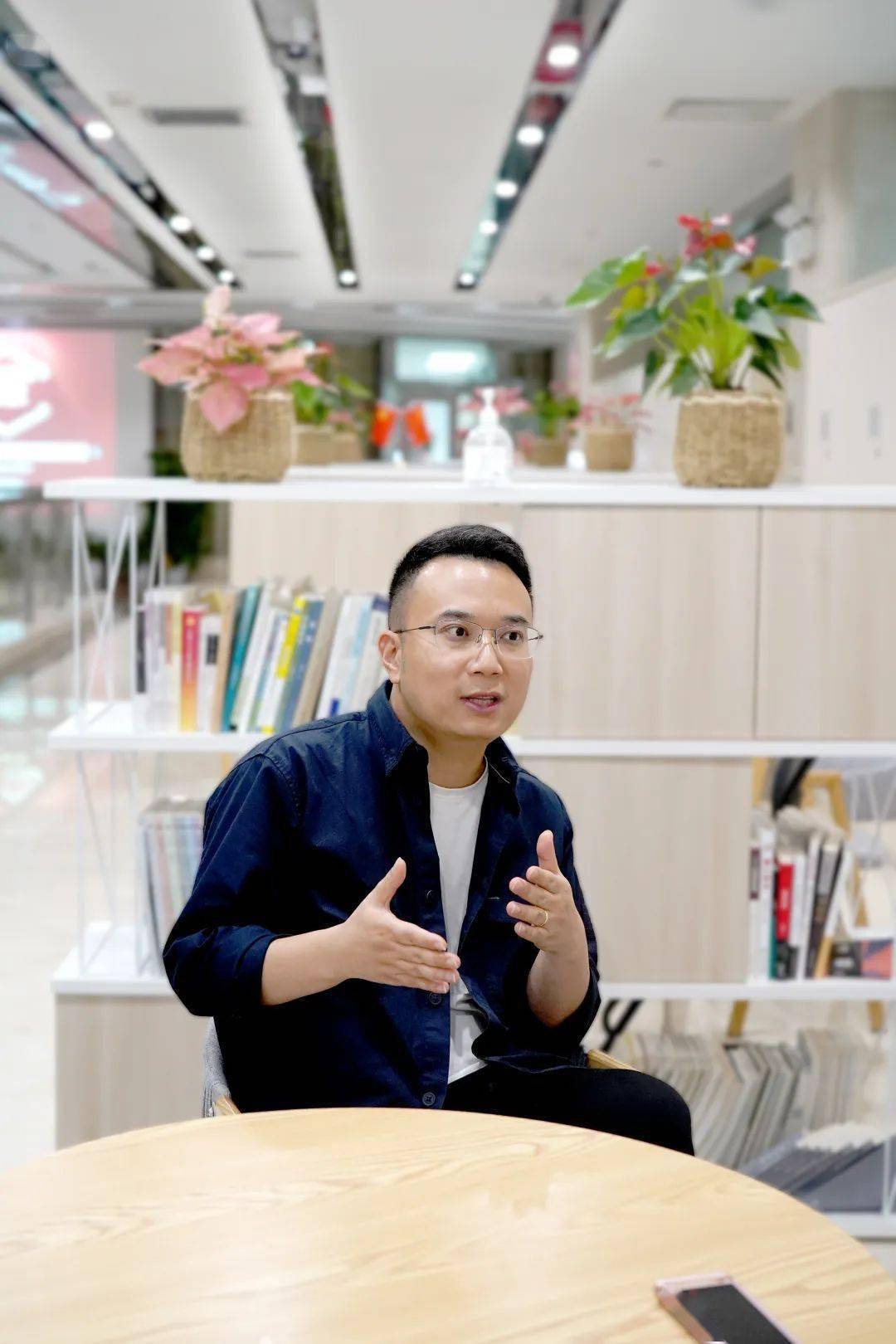 小强快评传统时政记者的网感之路