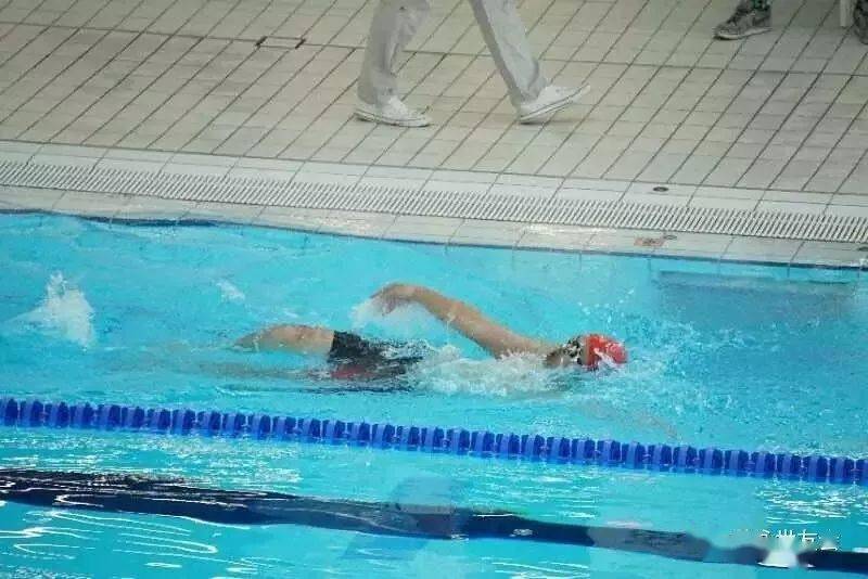 上班族的救星游泳