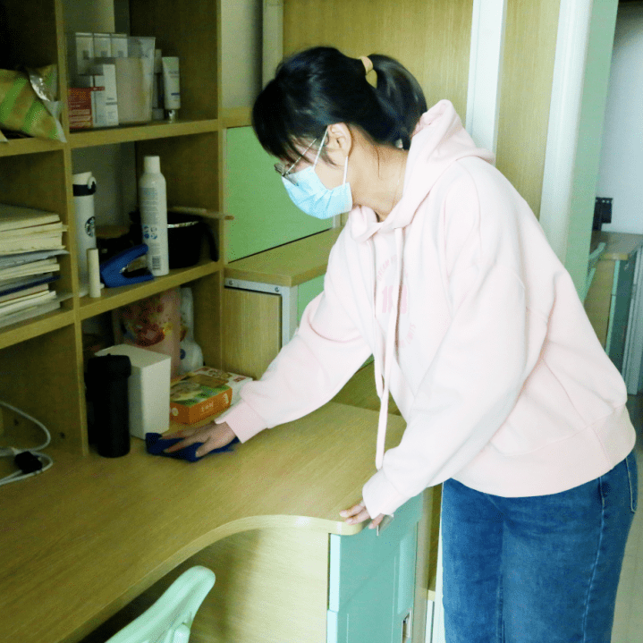 隔空不隔爱温暖送到家邮寄书籍打扫宿舍内蒙古高校在行动