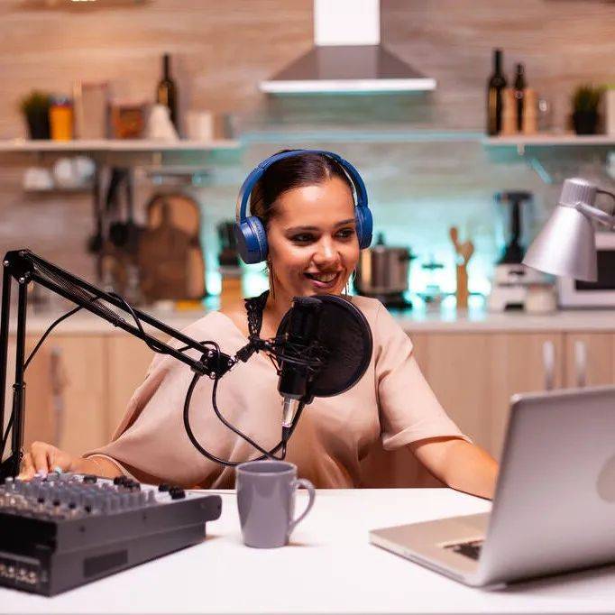 揭秘网络直播间的假人合同：一场精心策划的流量骗局 (网络直播就是一场骗局)-初仟社区