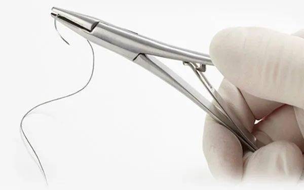 如手术缝合线,止血纤维,人造血管,人造皮肤,人造毛发,人工呼吸器,人工