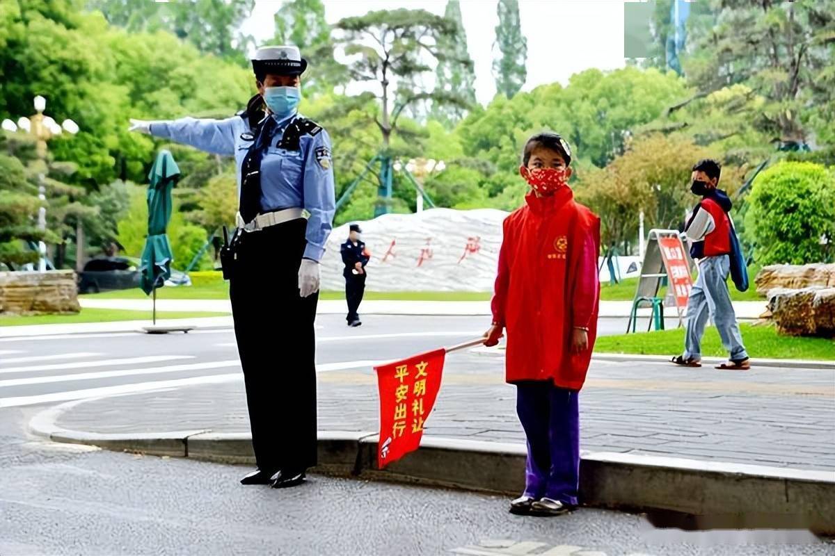 女交警崗位上的母親節