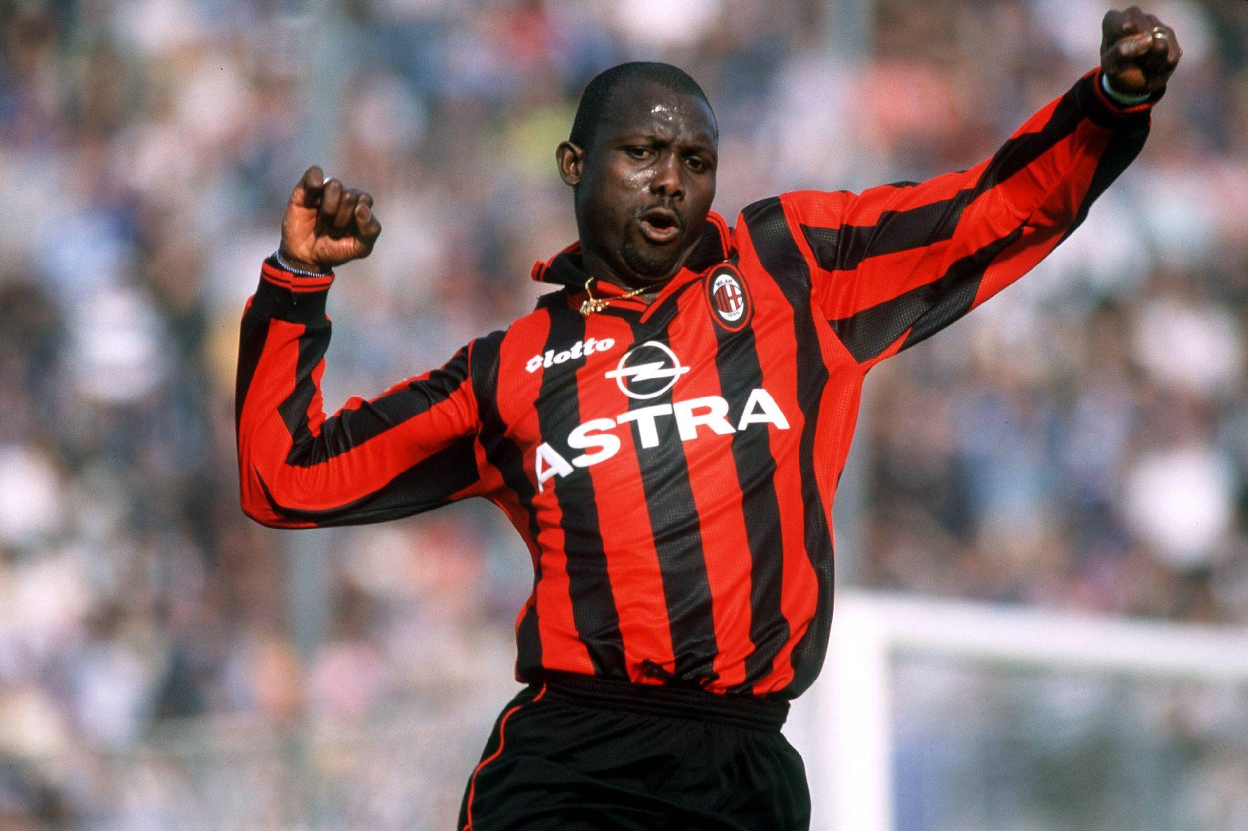 在20世纪末的世界足坛,有一位来自非洲国家利比里亚的前锋名叫乔治