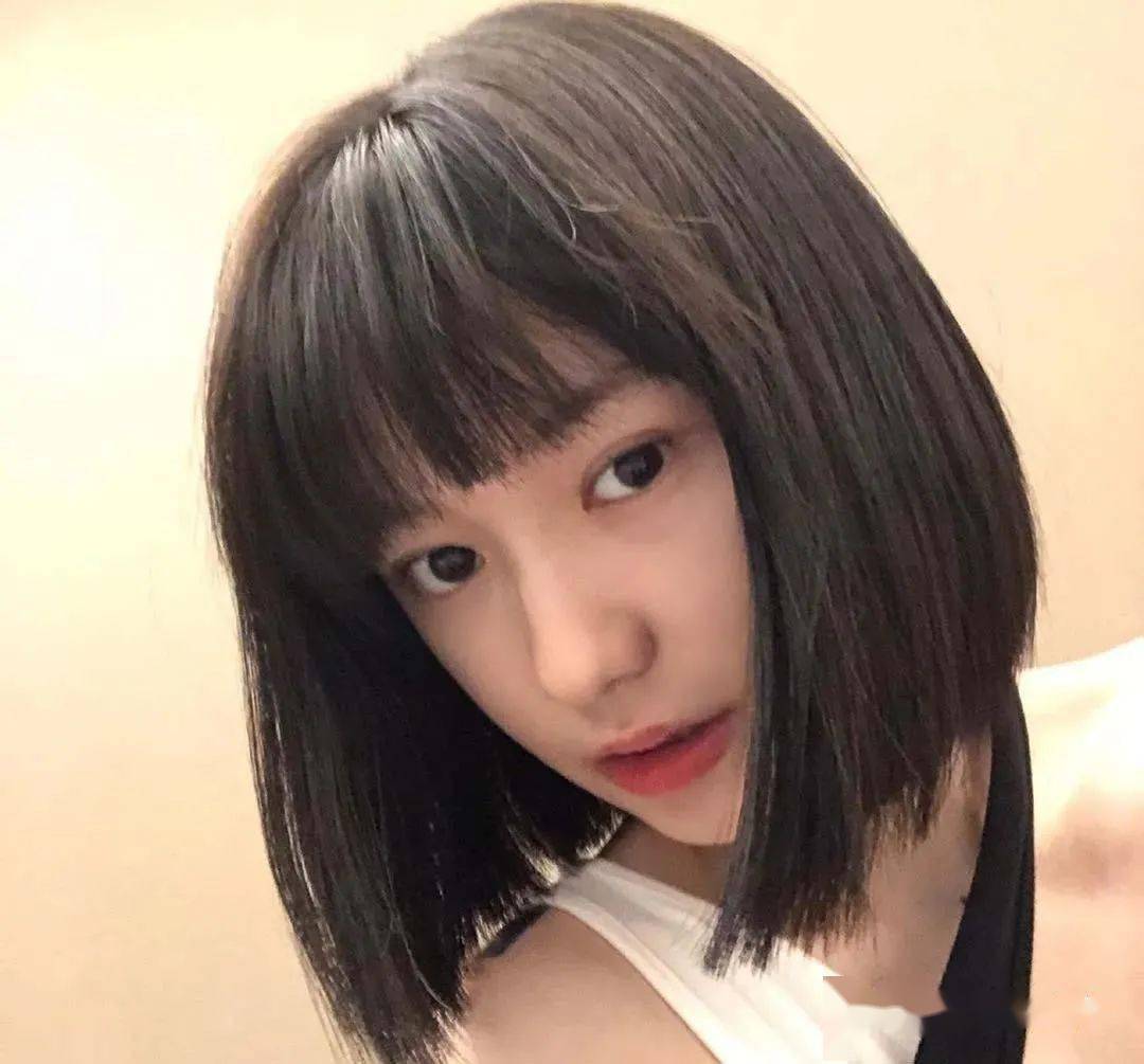 清纯女生齐脖短发冲冲冲