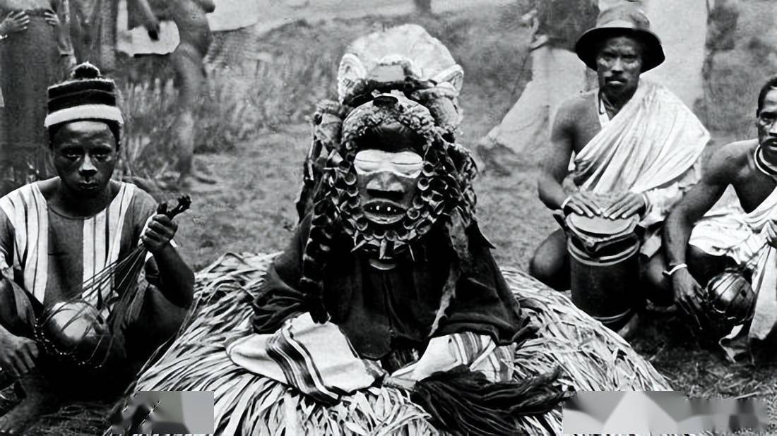 天主教世界的白人种植园主,他们把本民族的风俗和海地本土传说相结合