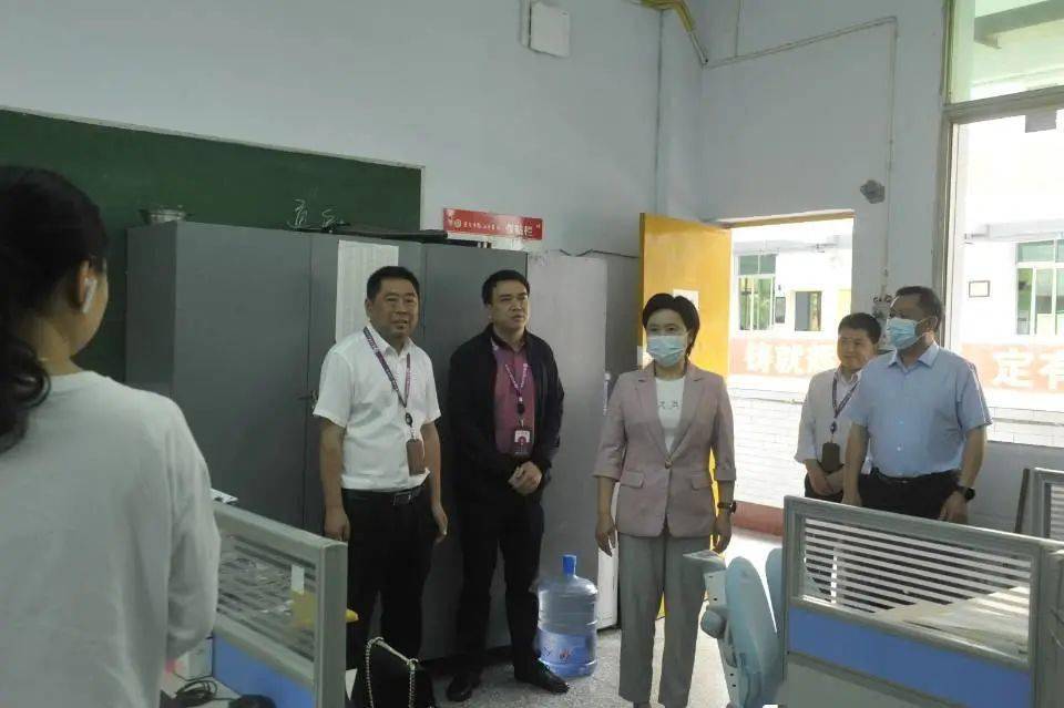 黔江区政府党组成员副区长唐洪芳率队调研2022年高考备考工作
