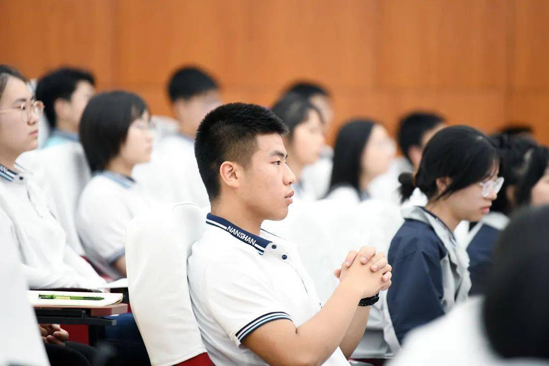 綿陽南山中學組織觀看慶祝中國共產主義青年團成立100週年大會