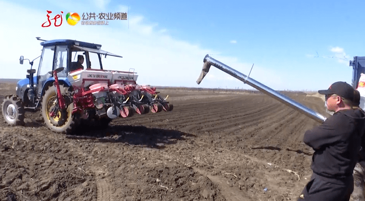 帮忙关注农民发明加肥器省工省时又省力