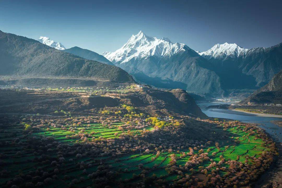 索松村三座雪山图片