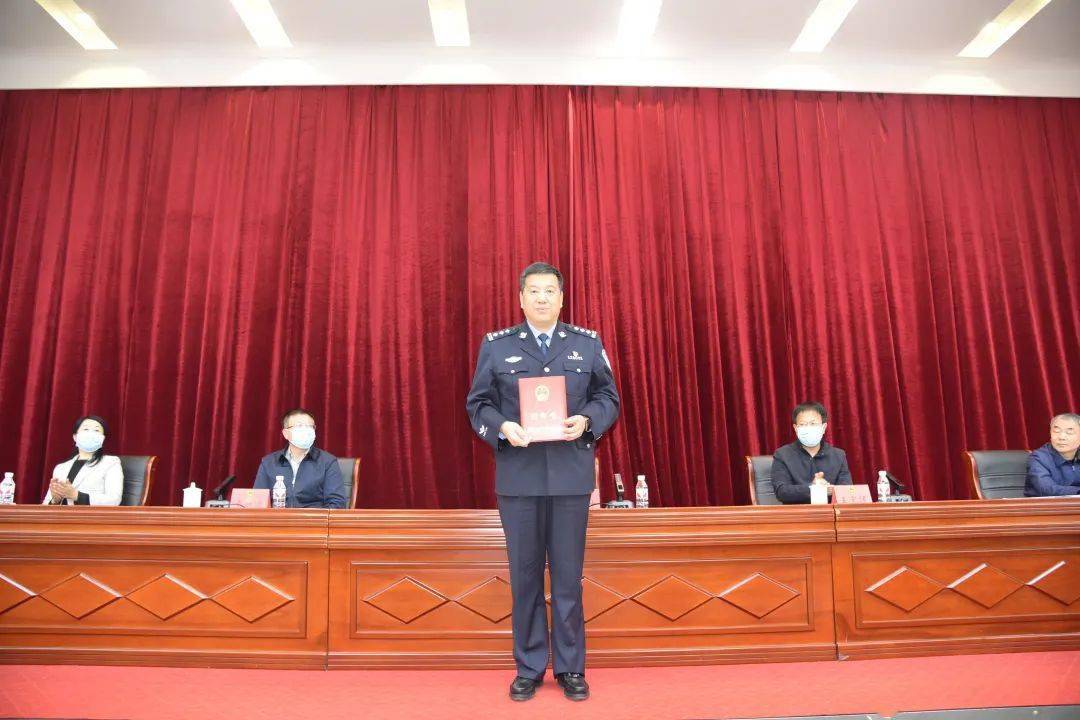 会议对拟任职人员进行了票决,依法任命张鹏同志为明水县公安局局长,县