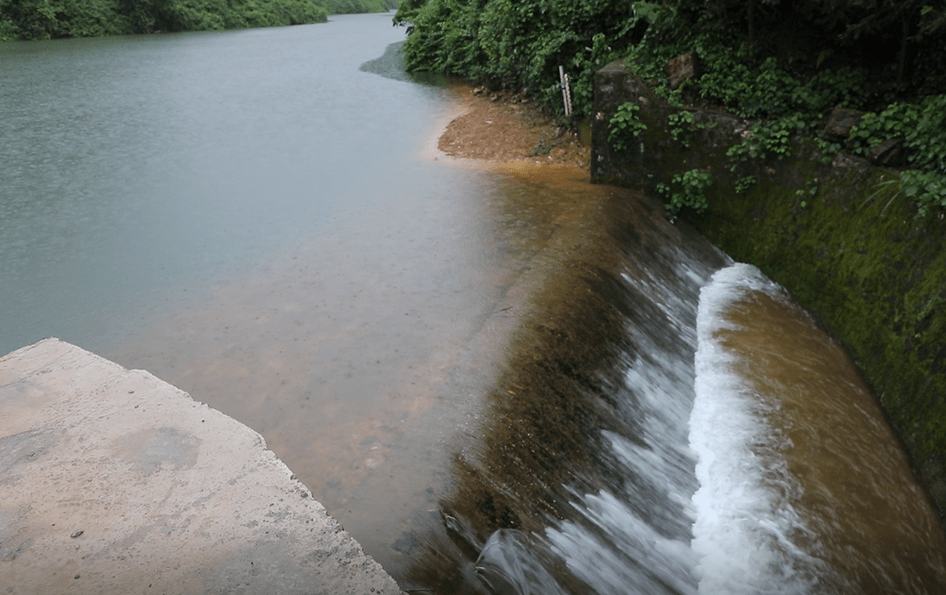 双牌水库开闸7孔泄洪山塘水库目前安全运行