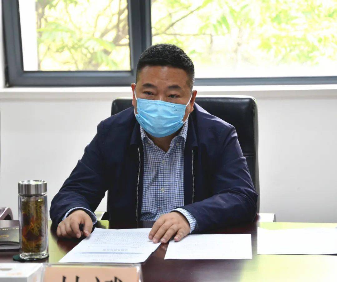 市政府副秘书长陈刚,市信访局副局长李学全陪同接访.