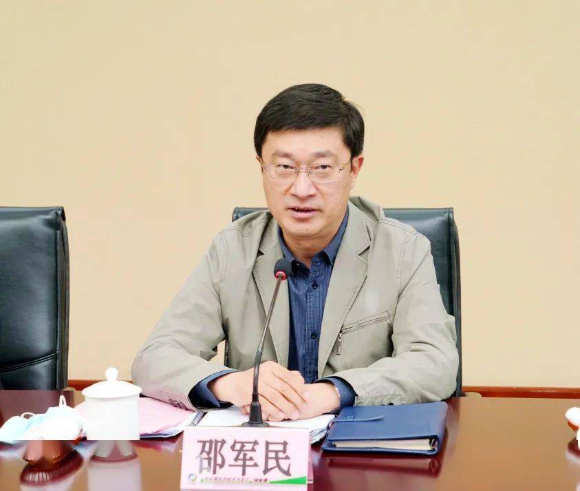 邵军民勉励区镇村社区书记百尺竿头再立新功