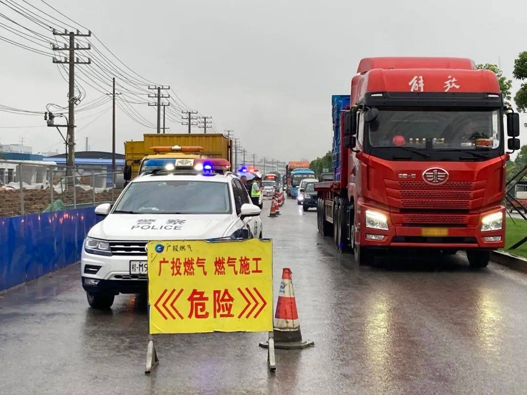 【大服务 河池交警在行动】排险情 防事故 随处可见交警身影_宜州