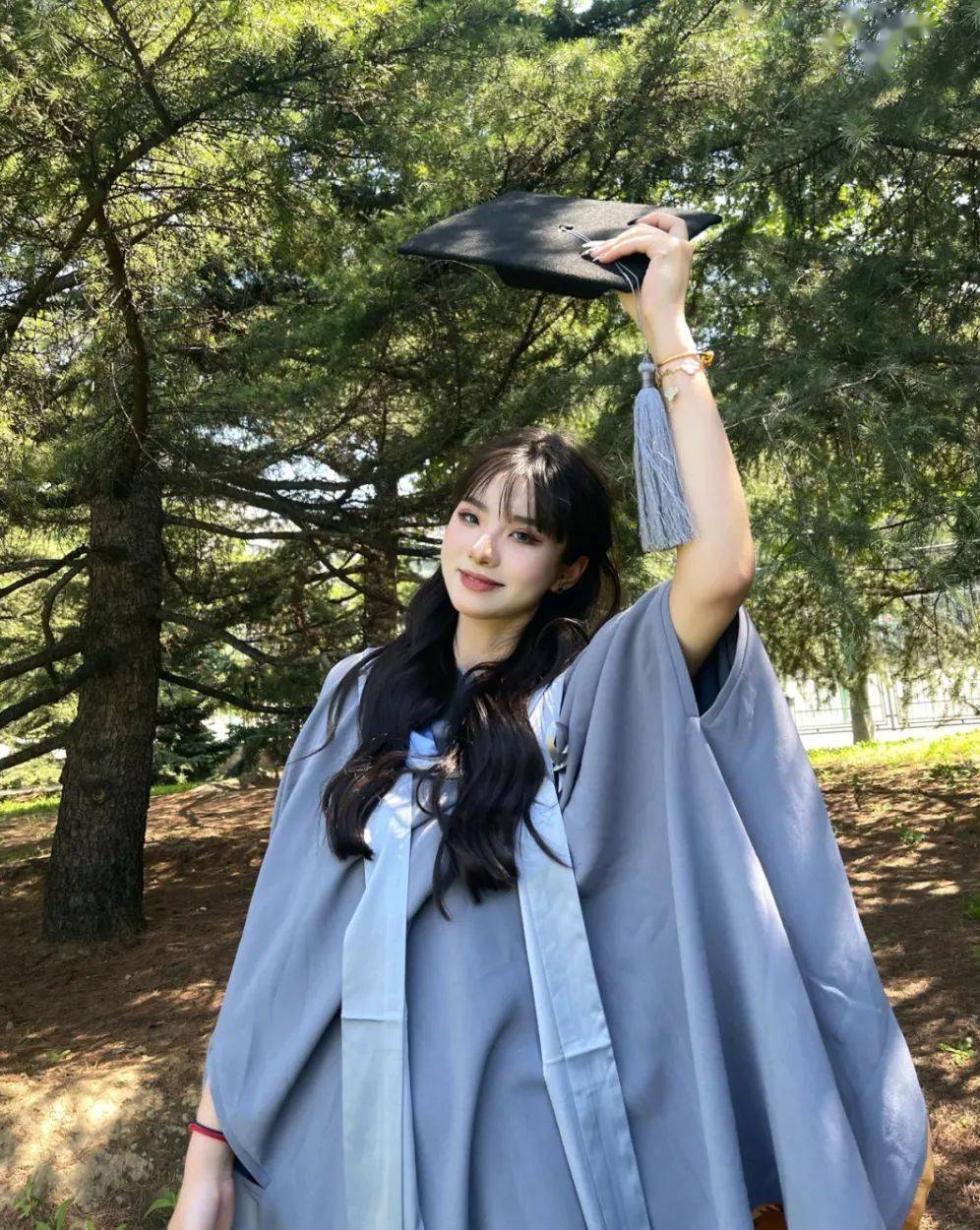 九大美院“学士服”,你最喜欢哪款?_披肩_黑色_传统
