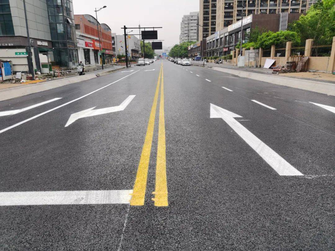 東至同協路交叉口,道路等級為城市次幹路,雙向四車道,設計時速40