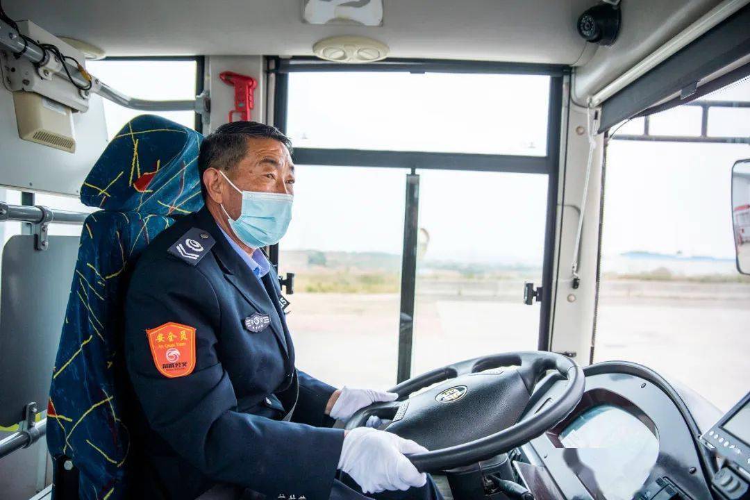 6万多现金首饰遗落公交车好心司机拾金不昧