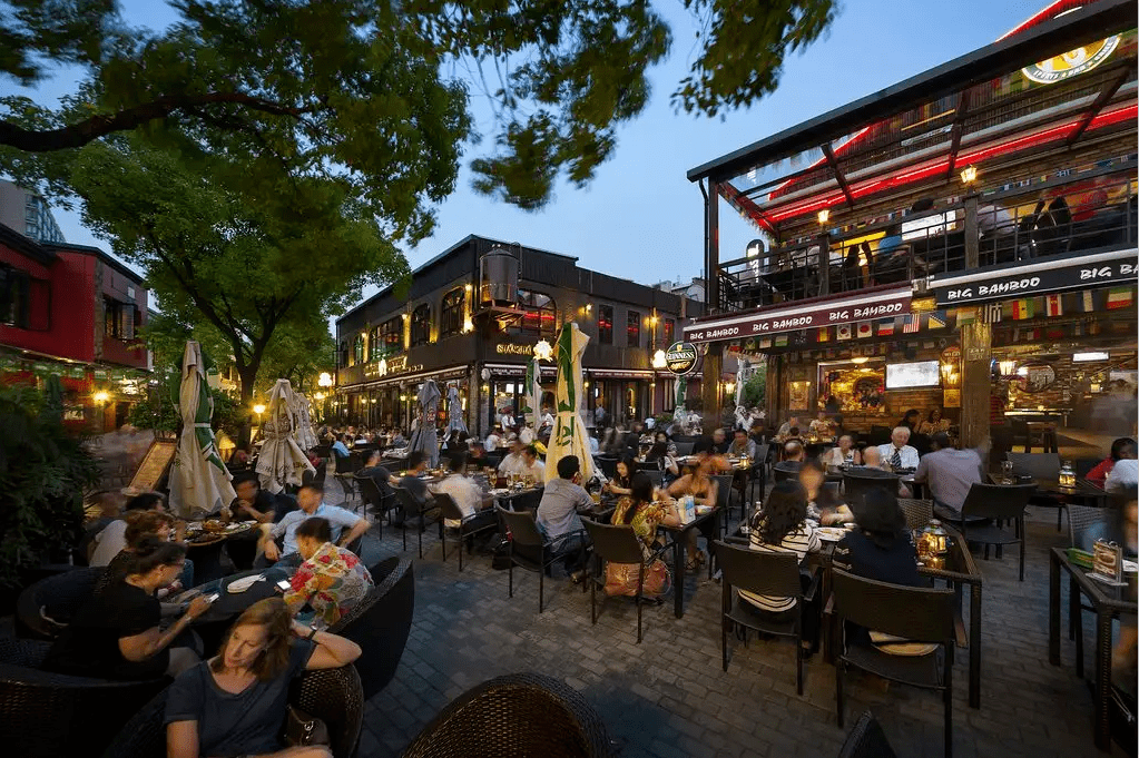 与国外的唐人街有异曲同工之妙因此被称为"美食联合国"希腊餐厅