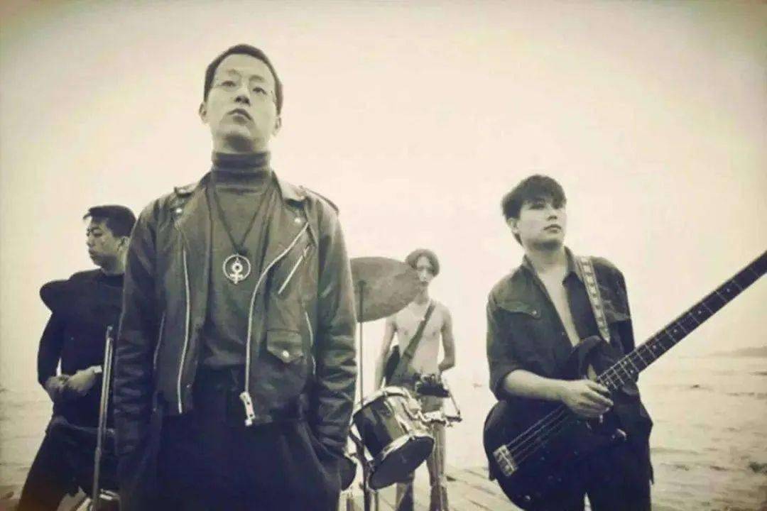 被王菲拆散的爱情，和1988年就去蹦迪的窦唯_姜昕_演出_长发