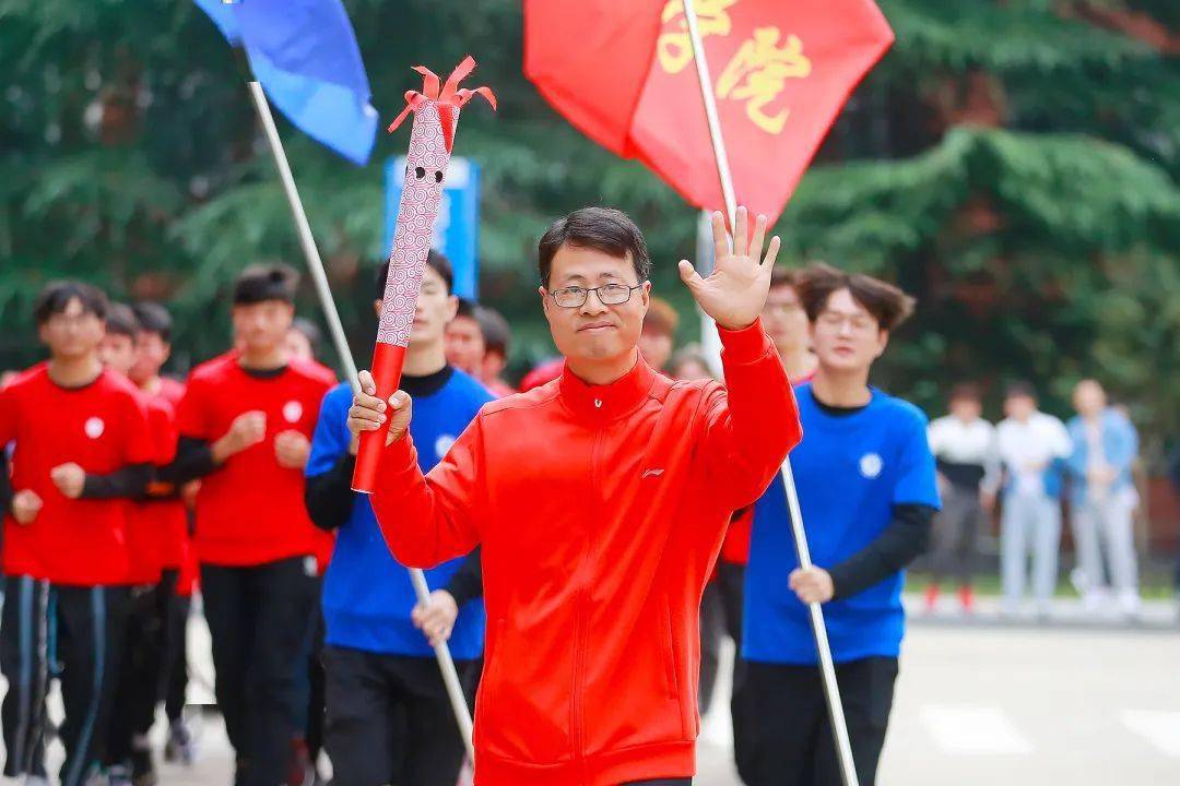 "身边的好党员" 蒋亚龙:坚守初心使命,红色烛光永不灭_工作_教学_安徽