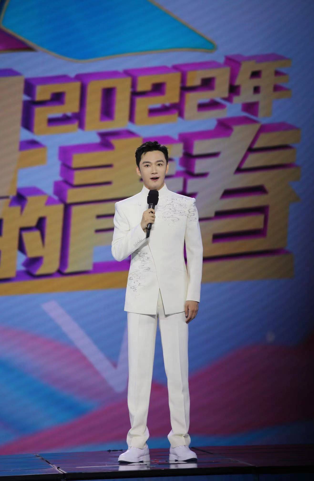 主持人张韬:真正的青春"无惧时光"_工作_日子_青年