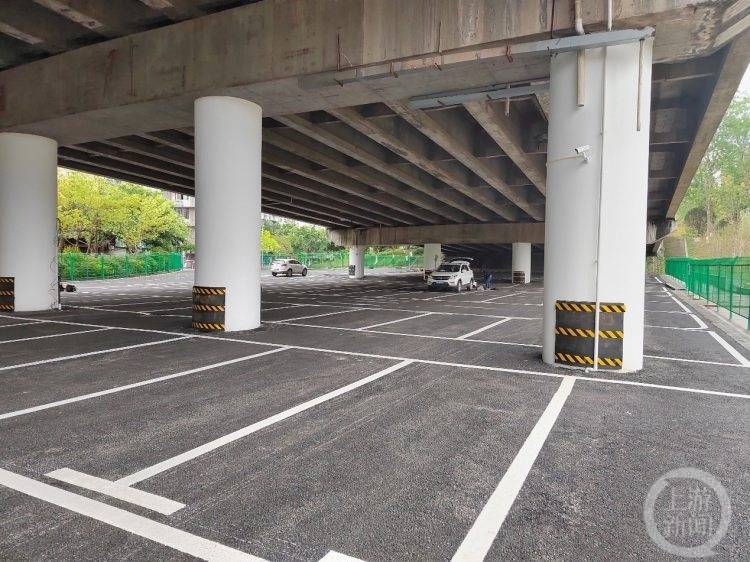 土桥停车场图片