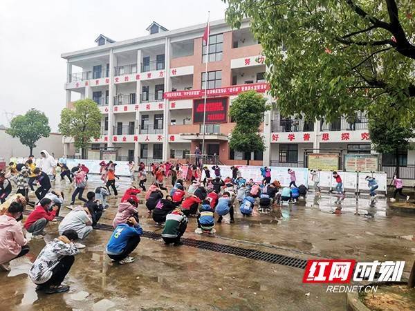 衡东:应急防溺演练"进学校"_游泳_知识_甘溪镇