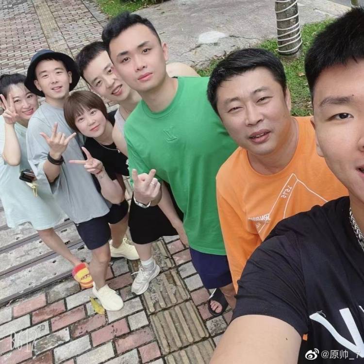 原帅晒与赵继伟&范子铭等人的合照:三亚重逢_评论_山西男篮_1