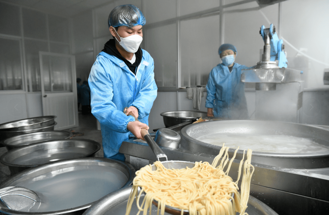 卖到全国这碗阜阳格拉条凭什么