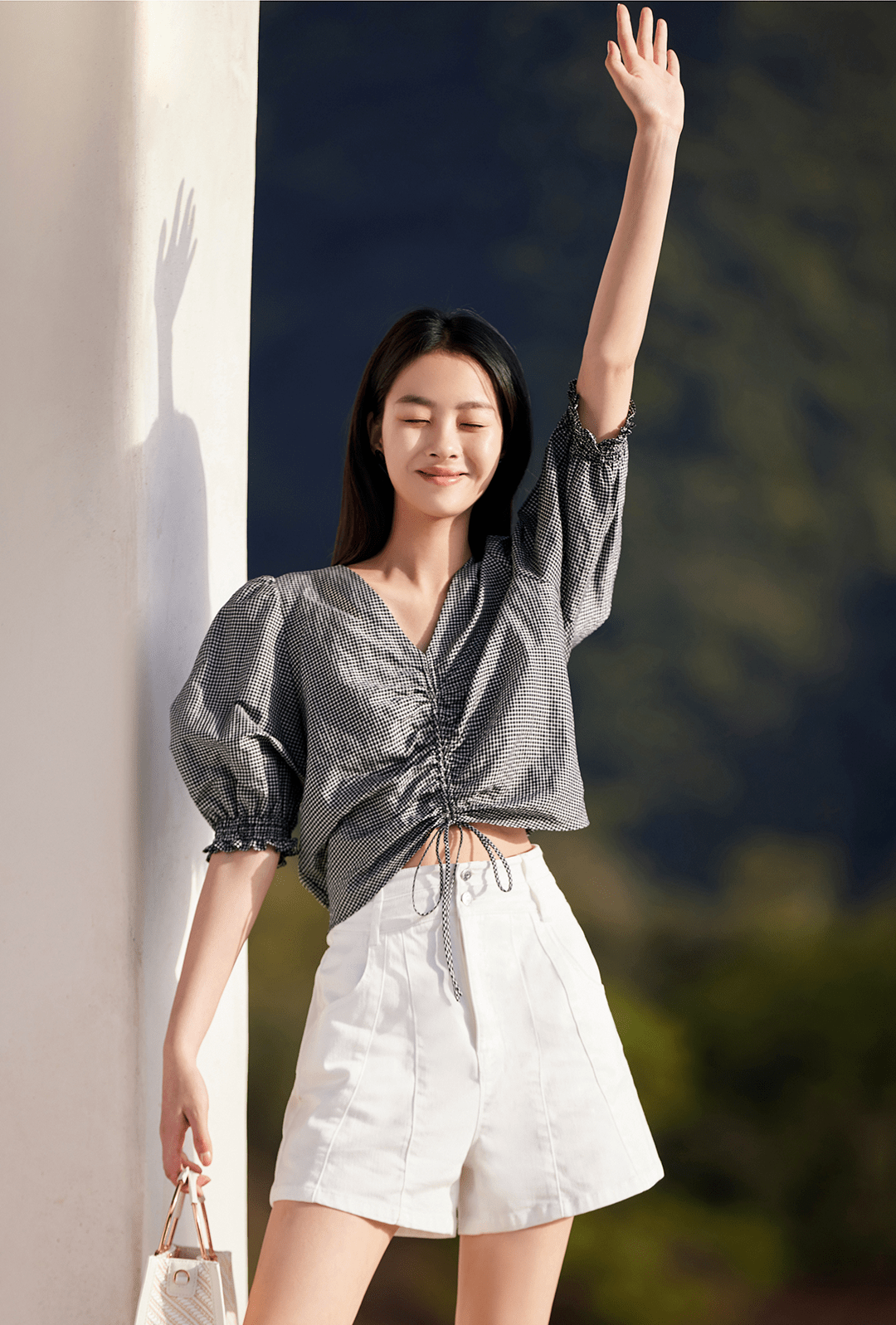 雅莹跃入夏日拥抱