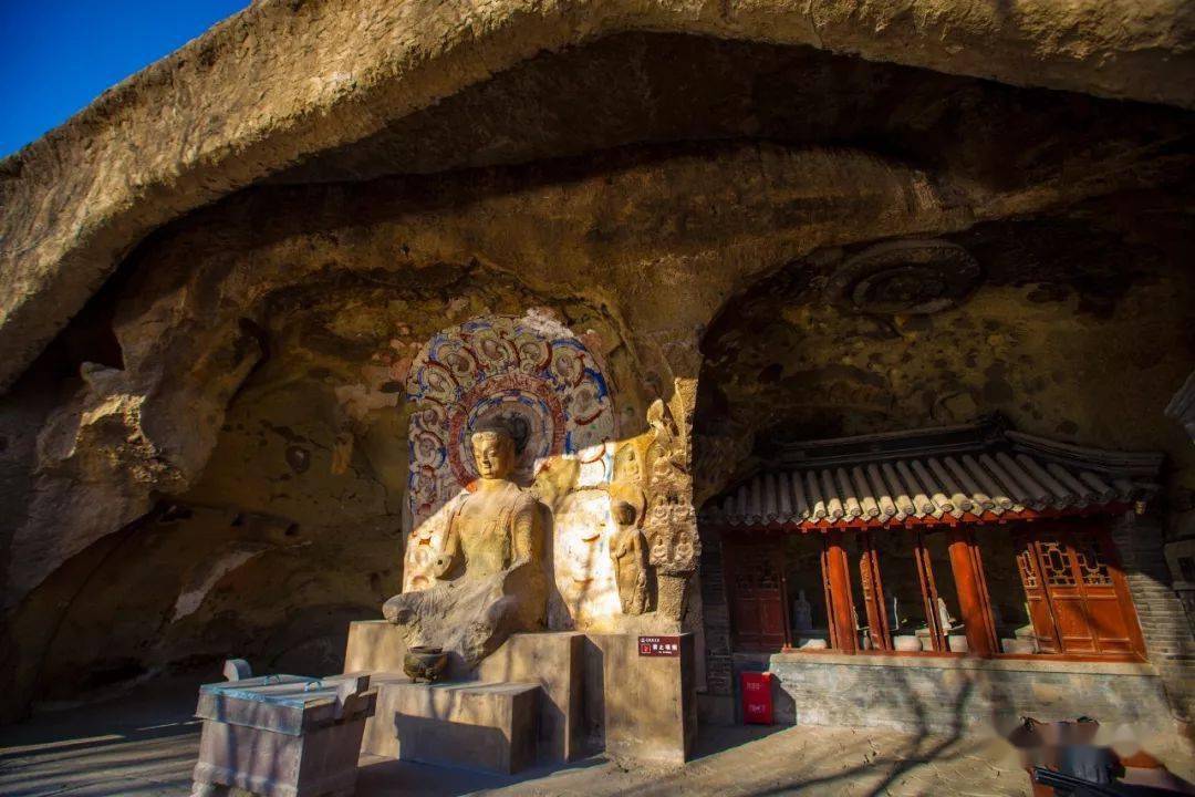 万佛堂石窟是辽宁年代最早,规模最大的石窟群,在中国佛教艺术史上占有