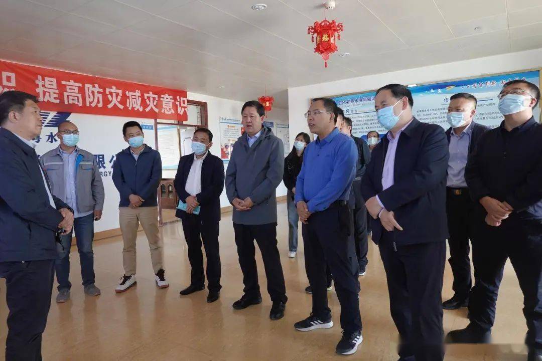 5月18日,民勤县委副书记,县长焦三牛带领县政府考察团在金塔县考察.