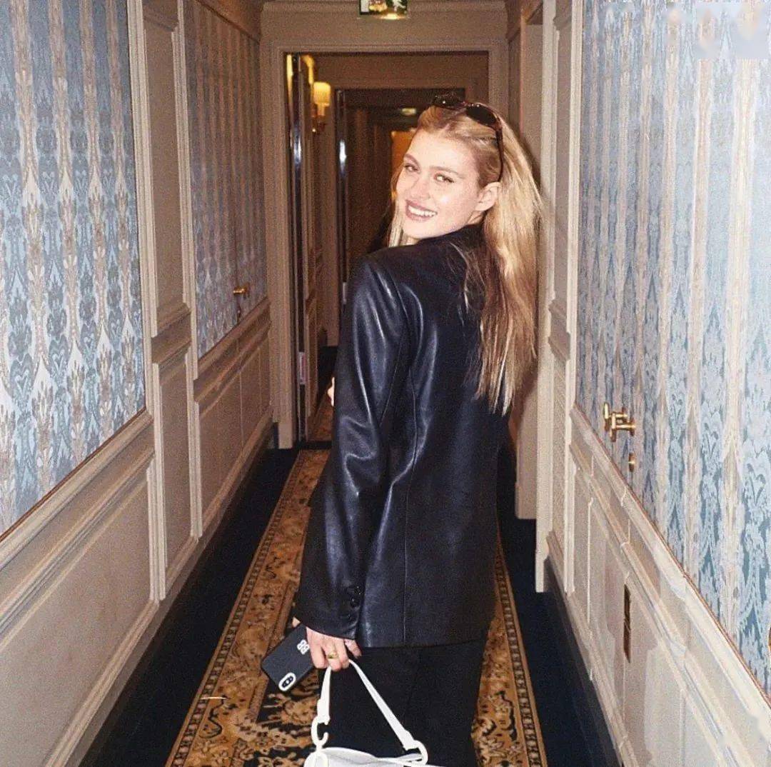 她是何方神圣?_nicola_布鲁克林_身材