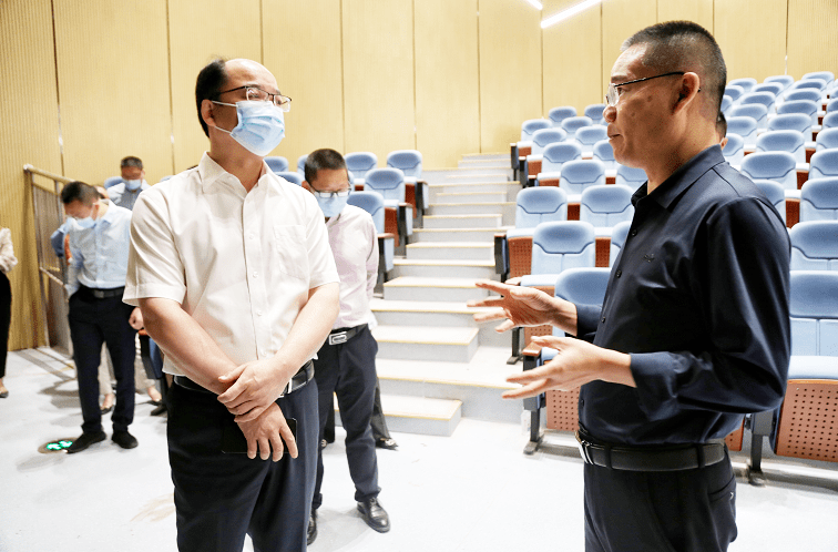 刘春林调研文化艺术中心场馆迁入工作_七大_群众_相关