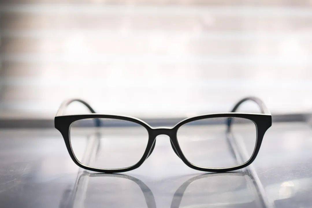 眼镜也有“保质期”，你的眼镜超期了吗？
                
                 