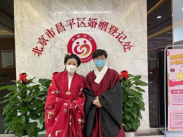 宣傳活動,引導新人不舉辦人群聚集的結婚宴席,倡導新人樹立新型婚俗觀